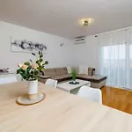 In 50553 Apartamento *