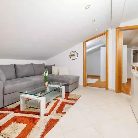 Apartman In 50553